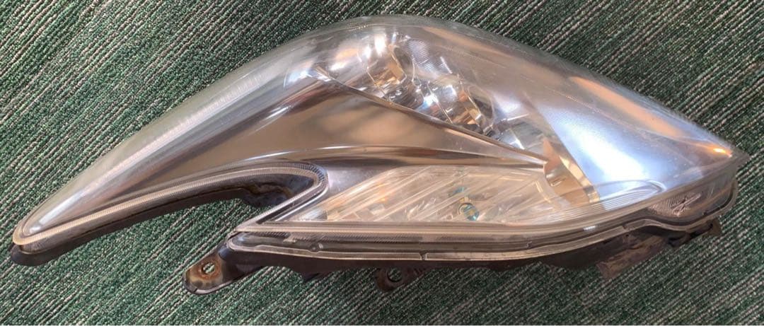 Toyota ZVW30プリウス ペアヘッドライト LED KOITO47-30