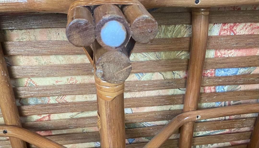 ヴィンテージ　ラタンのベンチ　レトロな雰囲気が逆にモダン　55×118×78cm