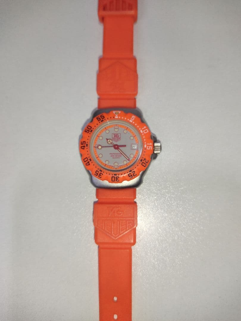 タグホイヤー　フォーミュラ１　オレンジ　レディース　ラバーバンド　電池交換済