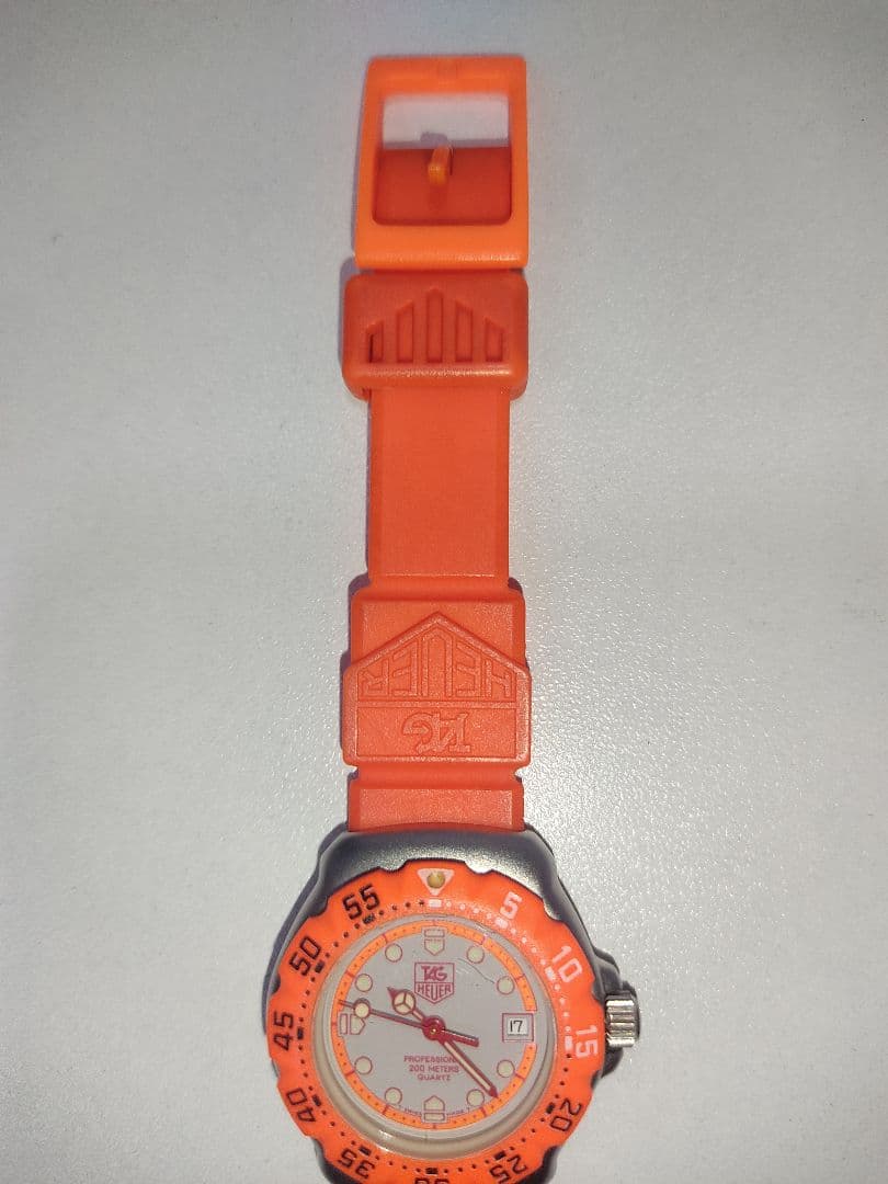 タグホイヤー　フォーミュラ１　オレンジ　レディース　ラバーバンド　電池交換済