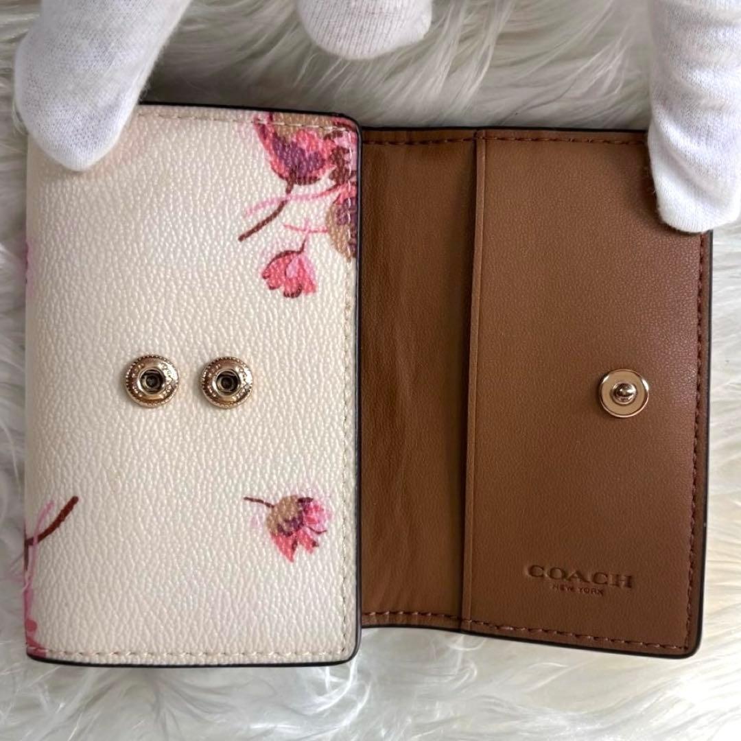 新品✨ コーチ ゴールド金具 ロゴ PVC 花柄 5連 キーケース 箱付