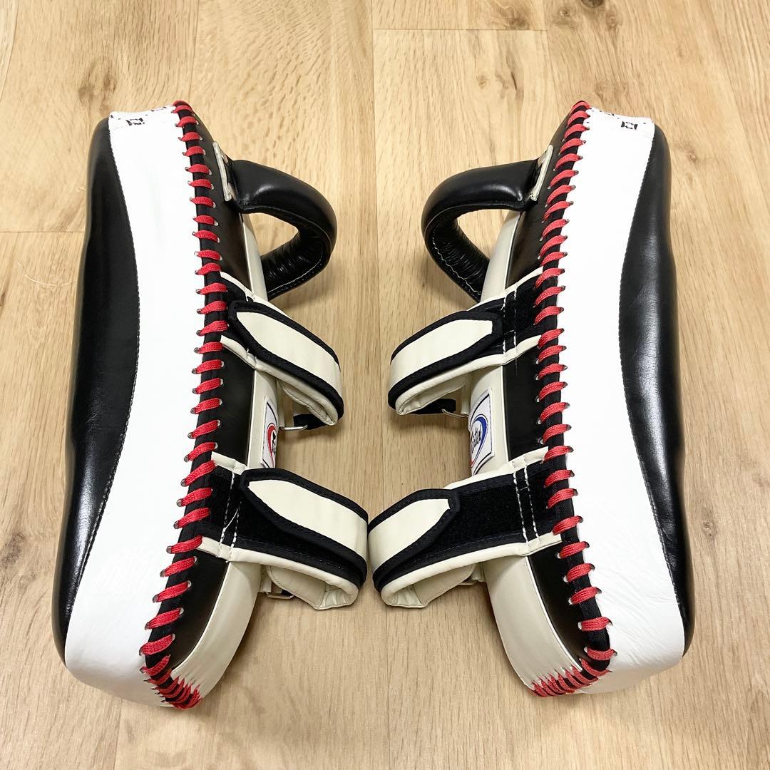 フェアテックス Fairtex キックミット 白黒赤 キックボクシング