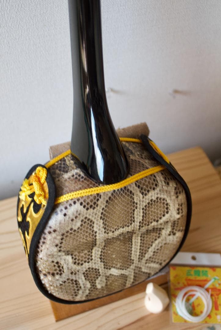 三線　沖縄　本皮強化張り 爪、ソフトケース付　初心者　三味線　送料込み