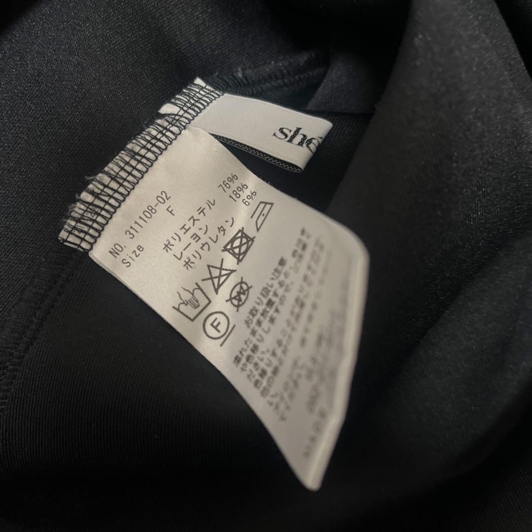 シェリエ　パフスリーブ 黒 長袖 トップス