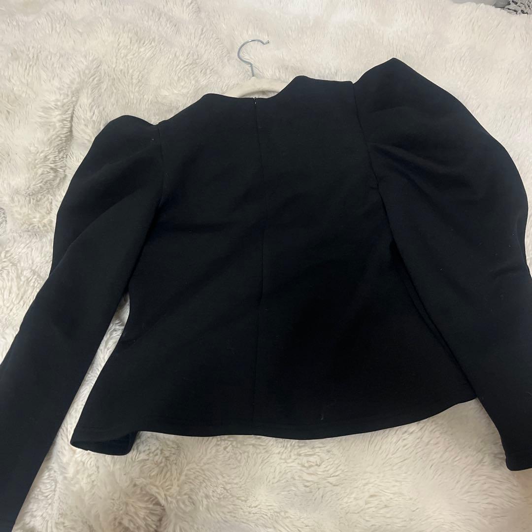 シェリエ　パフスリーブ 黒 長袖 トップス