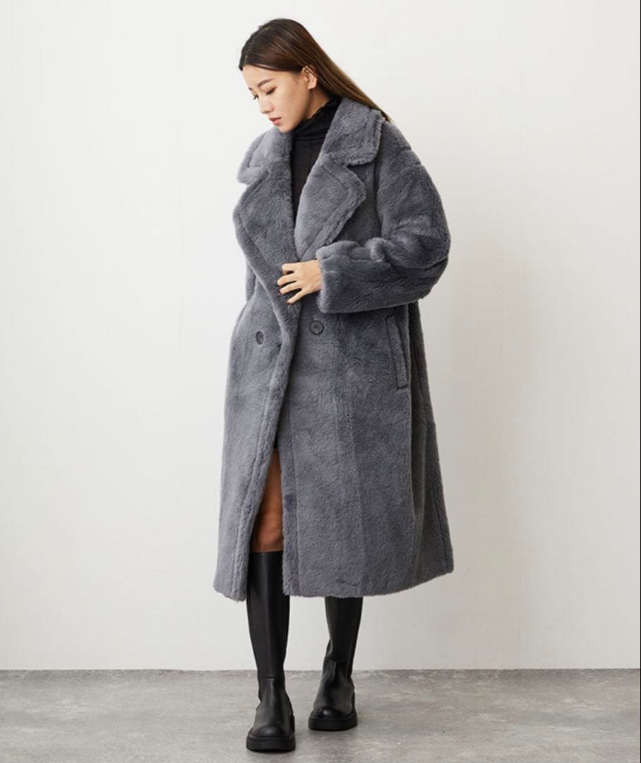 土日のみ1,000円オフ　クリーム色 ダブルブレスト ファーコート