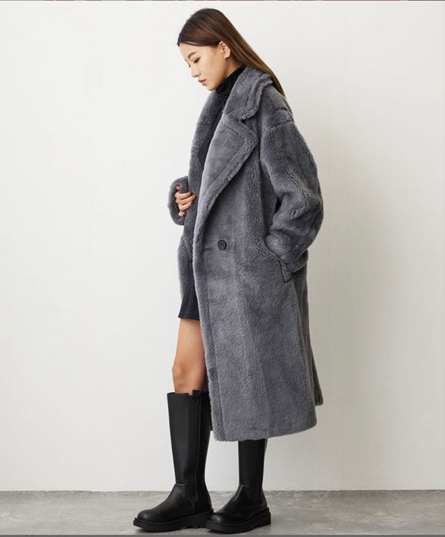 土日のみ1,000円オフ　クリーム色 ダブルブレスト ファーコート