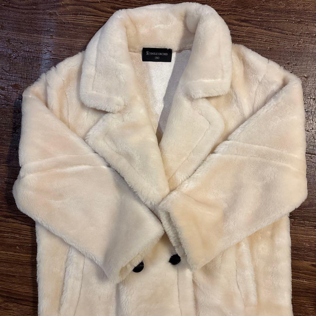 土日のみ1,000円オフ　クリーム色 ダブルブレスト ファーコート