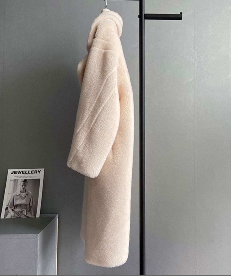 土日のみ1,000円オフ　クリーム色 ダブルブレスト ファーコート