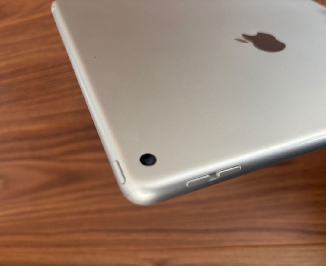 R*i様 iPad 第7世代 10.2 インチ32GB WiFi シルバー箱入り