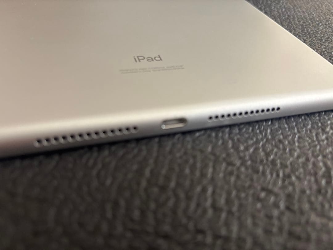 R*i様 iPad 第7世代 10.2 インチ32GB WiFi シルバー箱入り