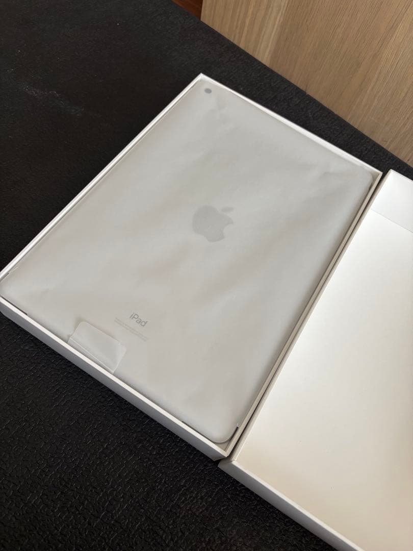 R*i様 iPad 第7世代 10.2 インチ32GB WiFi シルバー箱入り