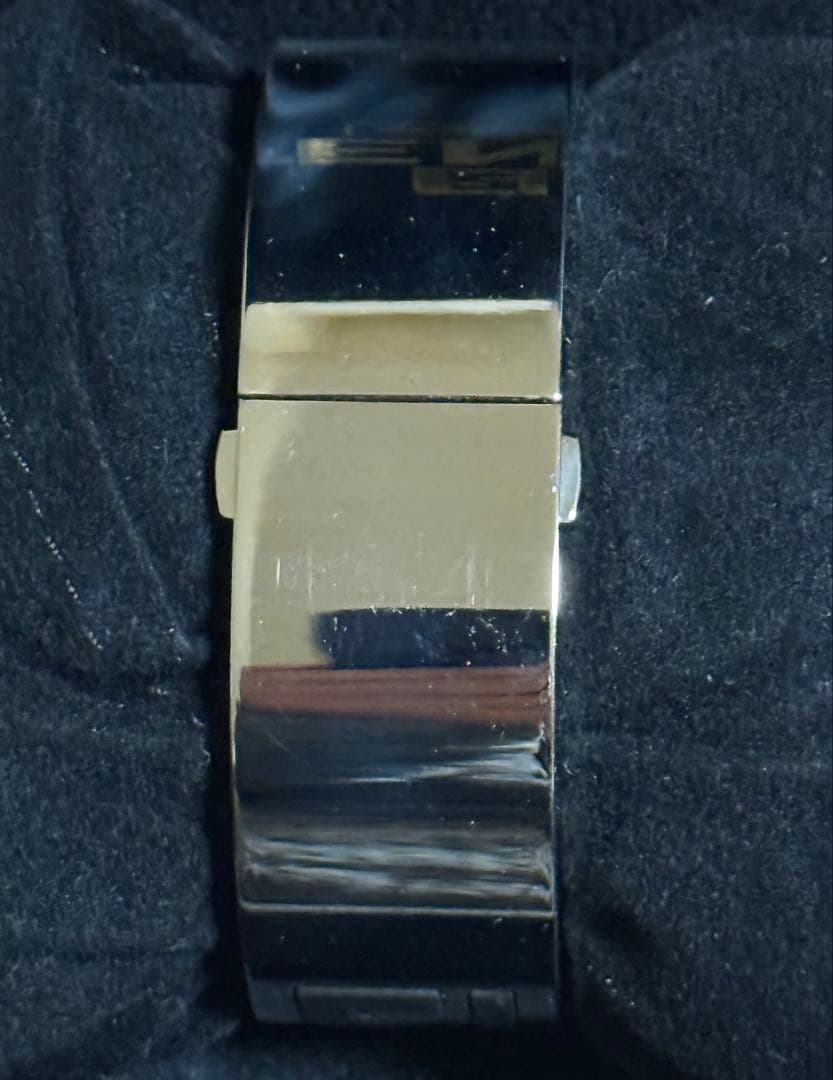 FENDI クォーツバングル腕時計 文字盤シェルホワイト シルバー 未使用可動品