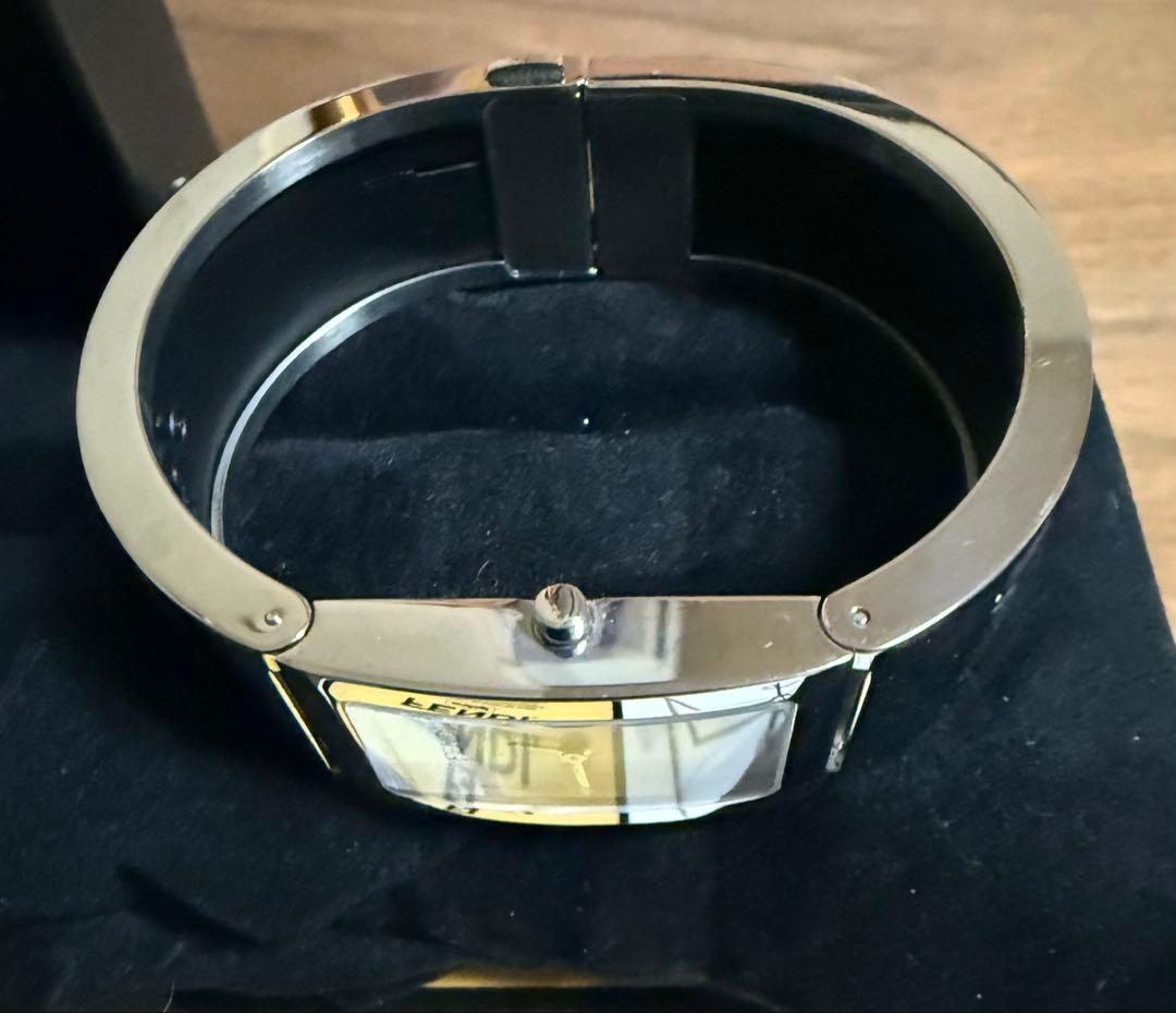 FENDI クォーツバングル腕時計 文字盤シェルホワイト シルバー 未使用可動品