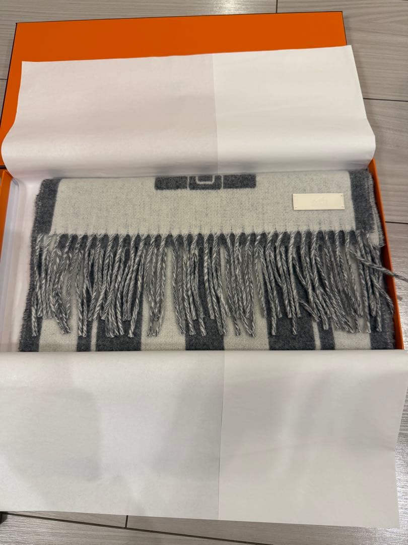 新品　現行品　エルメス　HERMES カシミアマフラー《サングル》