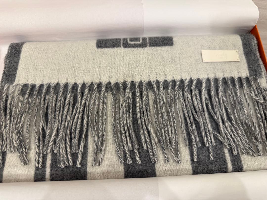 新品　現行品　エルメス　HERMES カシミアマフラー《サングル》