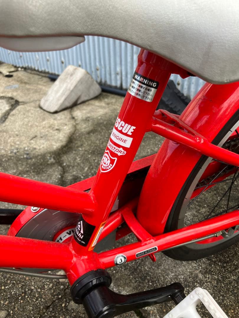 赤い子供用自転車 ジュニアシティバイク