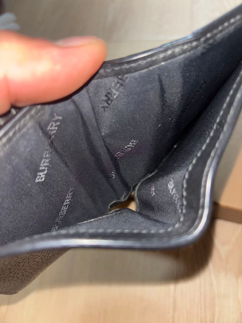 BURBERRY ブラック レザー 二つ折り財布