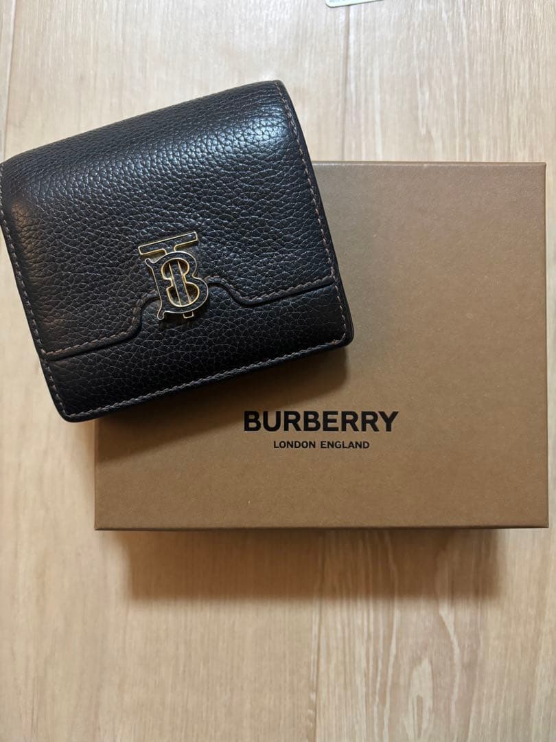 BURBERRY ブラック レザー 二つ折り財布