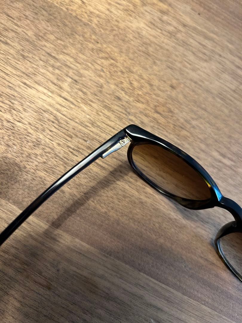 トムフォードサングラス　Andrea-02モデルTF539 カラー52F