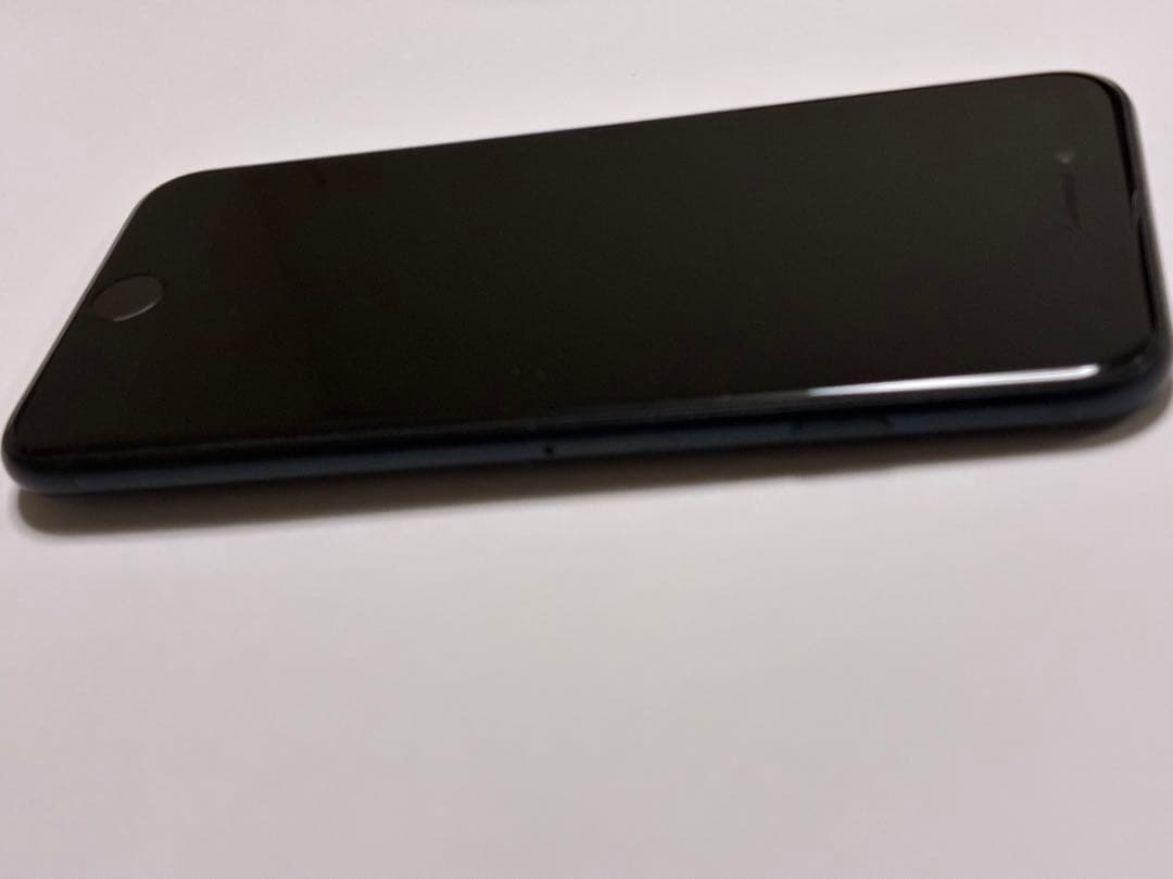 iPhone SE 第3世代64GB ミッドナイト SINフリーバッテリー81％