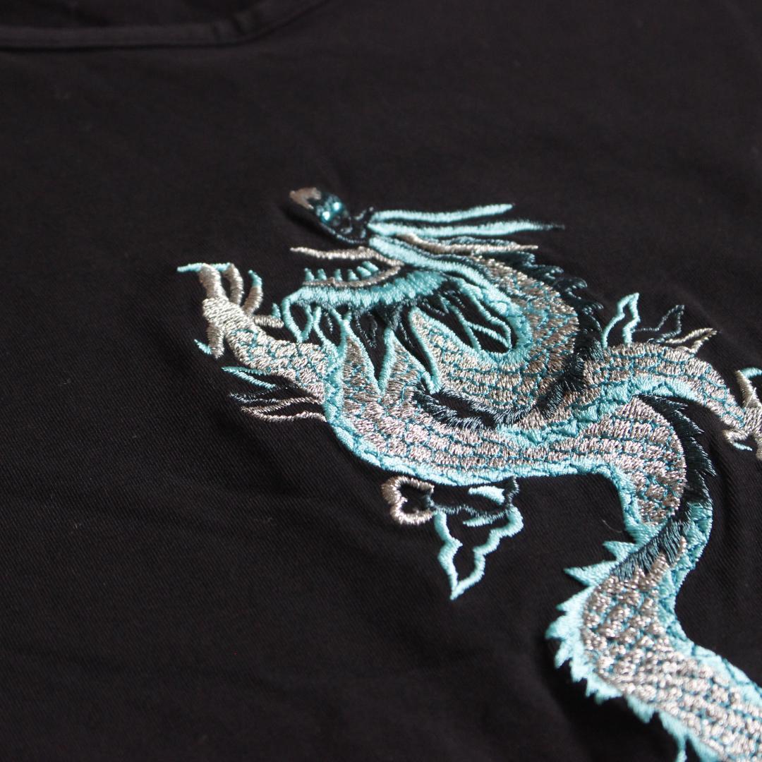 VIVIENNE TAM ドラゴン総刺繡タンクトップ ビジュー 水色 黒色