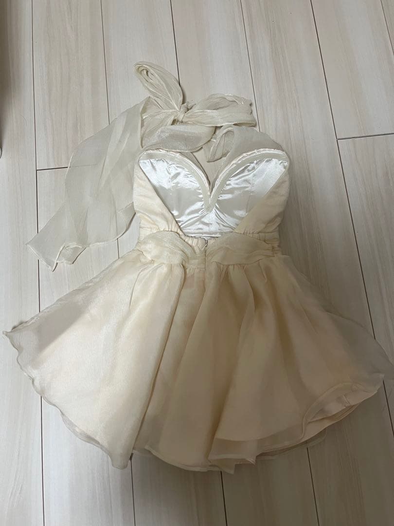 Brille れみれみ アイボリーハルターネックドレス