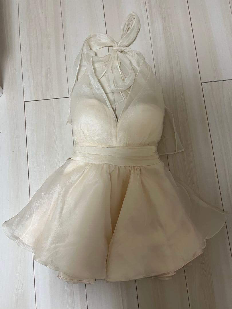 Brille れみれみ アイボリーハルターネックドレス