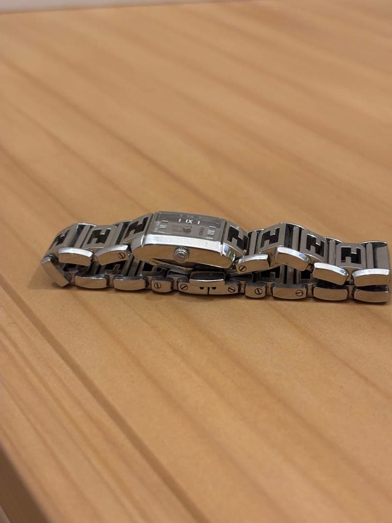 FENDI シルバー アナログ腕時計