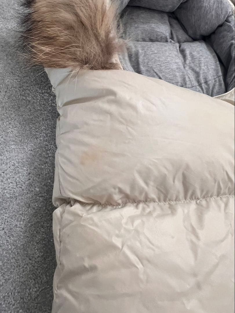 MONCLER ファー付きアイボリー　ダウン　おくるみ