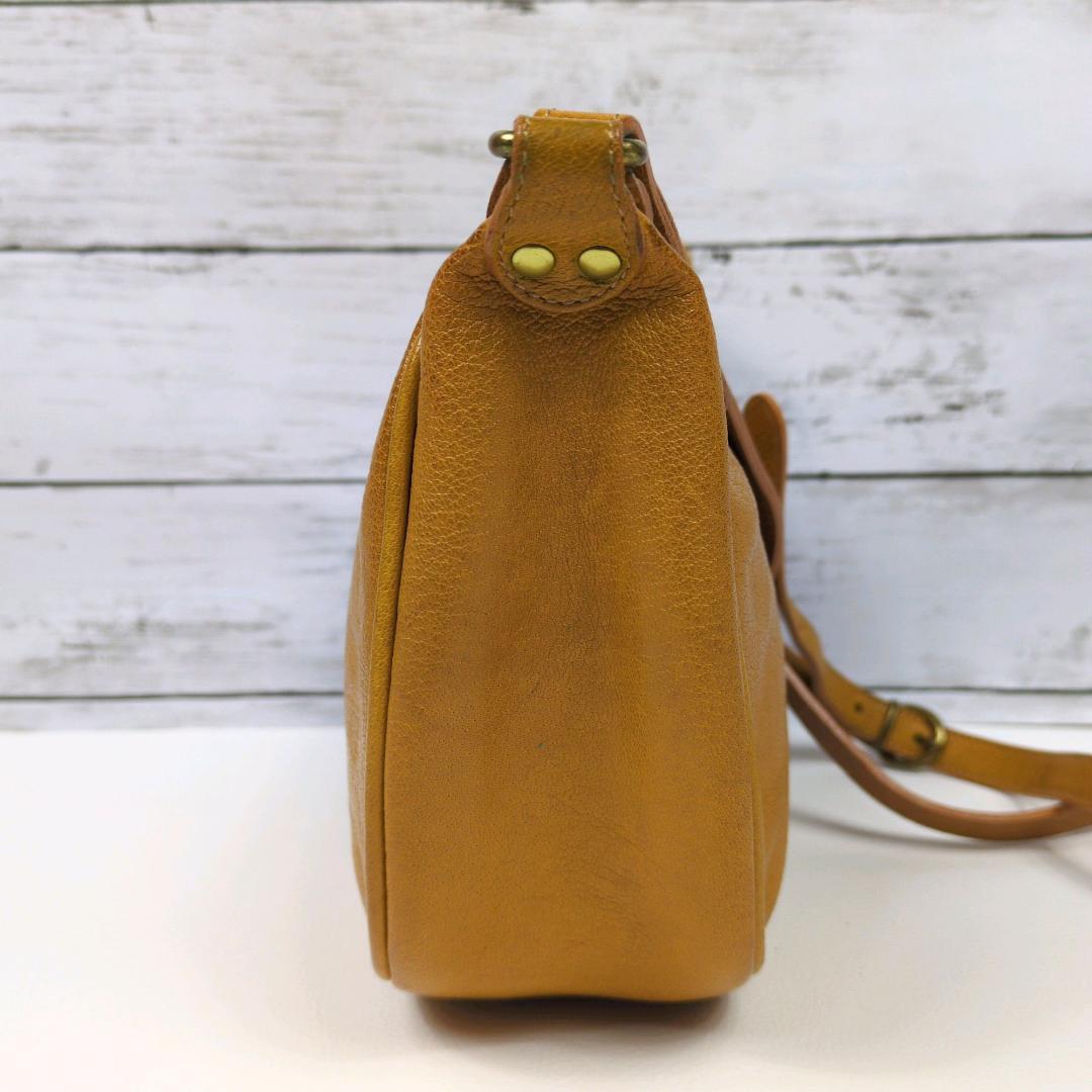 イルビゾンテ ショルダーバッグ キャメル ハーフムーン 三日月 シボ