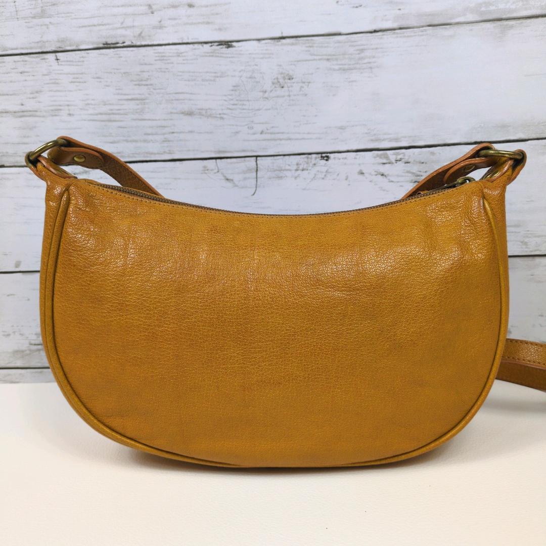 イルビゾンテ ショルダーバッグ キャメル ハーフムーン 三日月 シボ