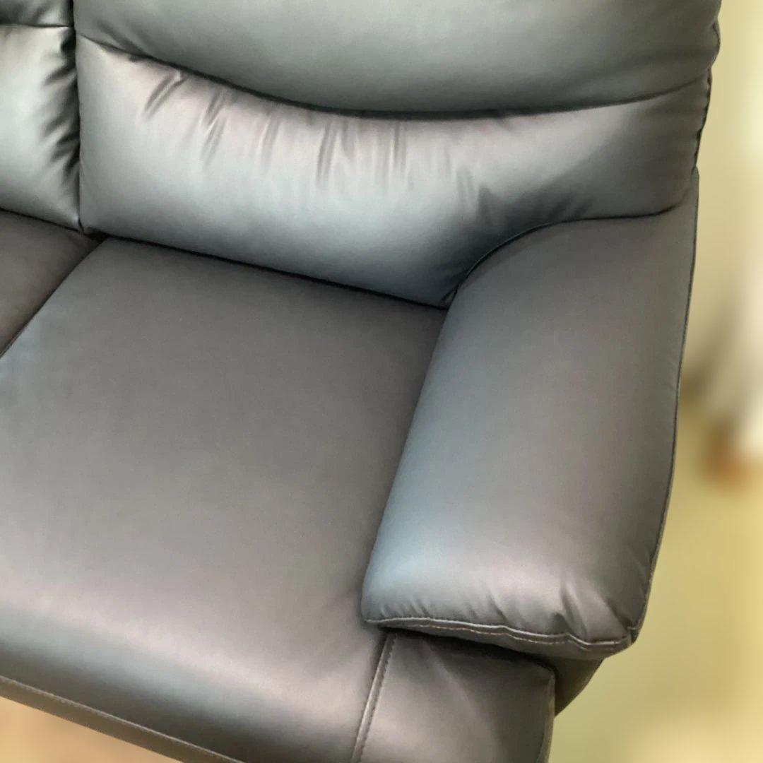 A nuka Onon　黒い2人掛けソファ－　ニトリ