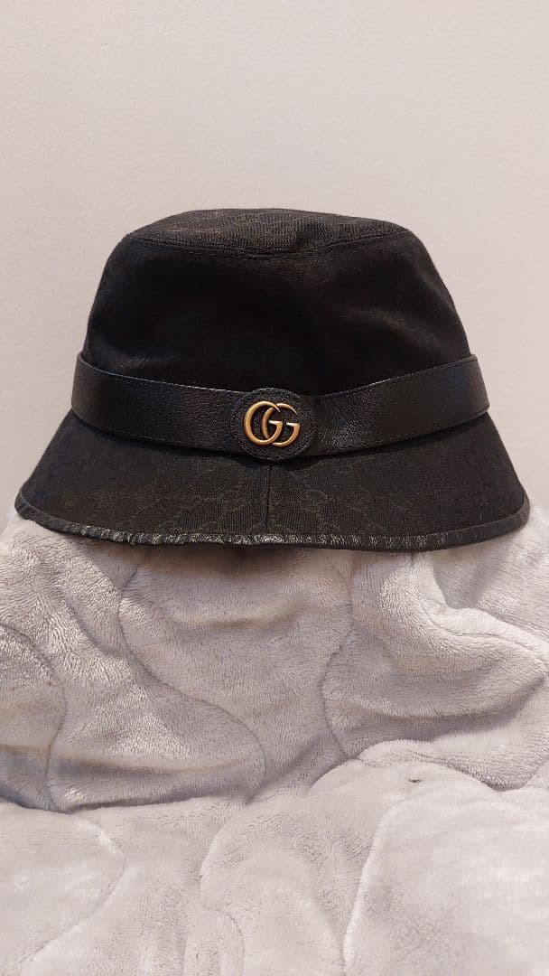 GUCCI　バケットハット　ブラック　ＧＧロゴ　M(58センチ)