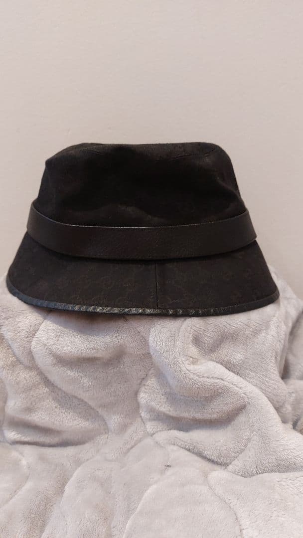 GUCCI　バケットハット　ブラック　ＧＧロゴ　M(58センチ)