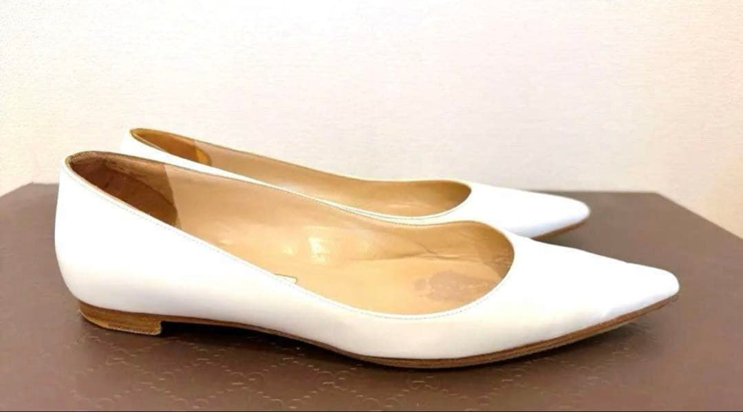 マノロ　ブラニクManolo Blahnik ホワイト フラットシューズ　37