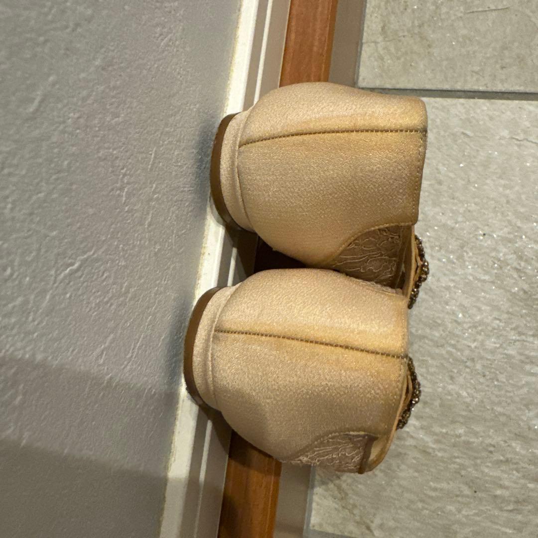 マノロブラニク ハンギシ フラット レース