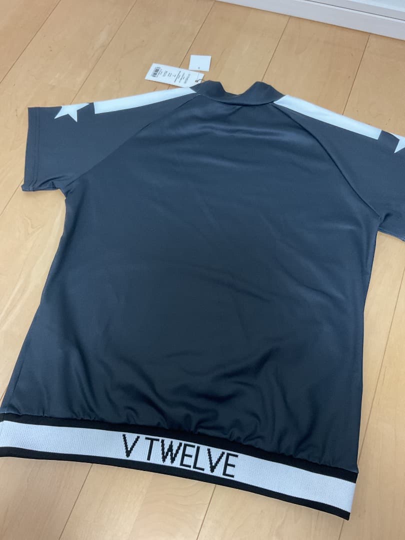 V12 レディース　半袖モックネック　新品タグつき