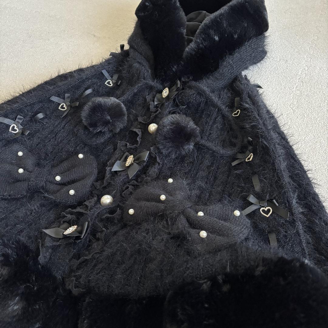 LIZLISA　リズリサ　ポンポンリボンニットファーポンチョ　ブラック　ビジュー