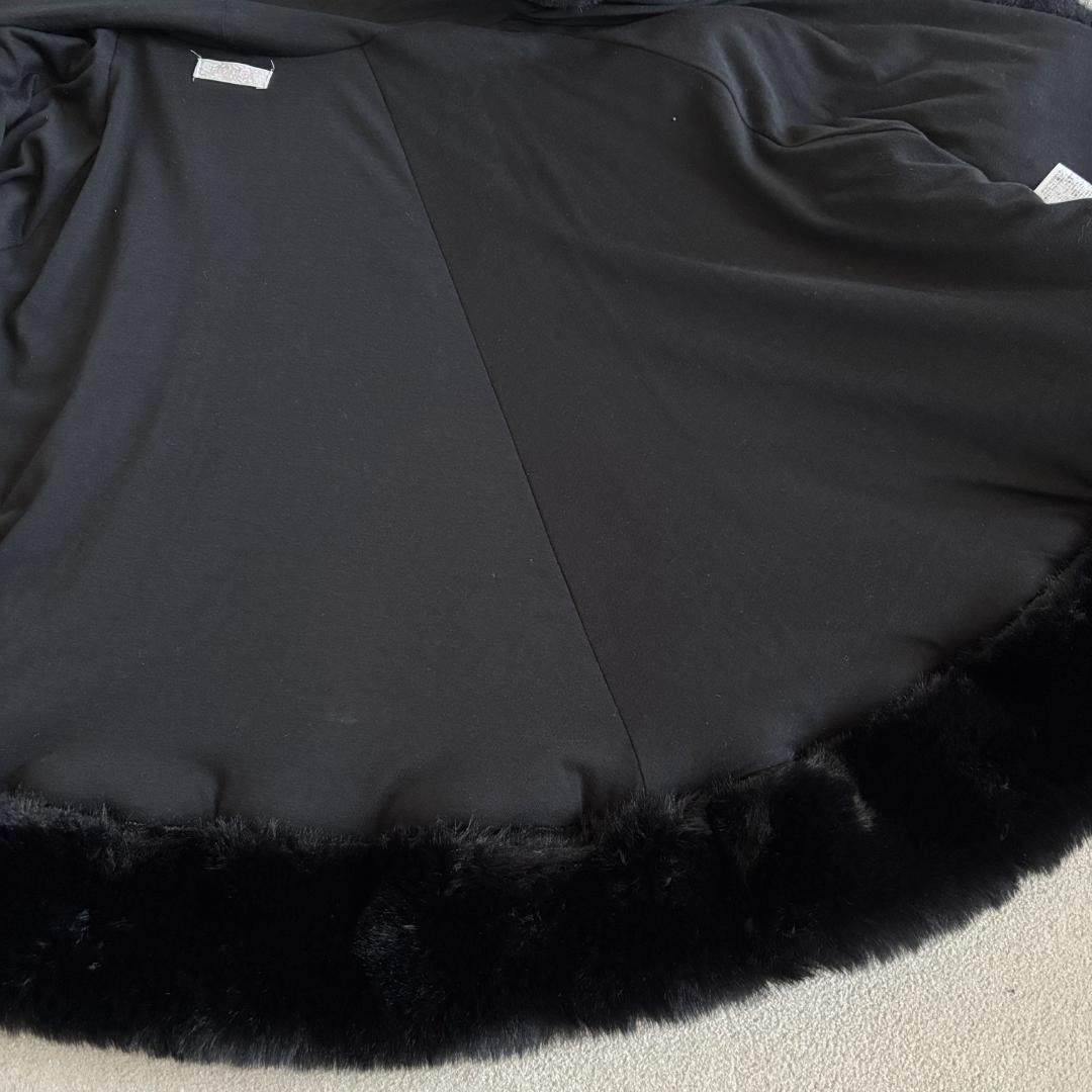 LIZLISA　リズリサ　ポンポンリボンニットファーポンチョ　ブラック　ビジュー