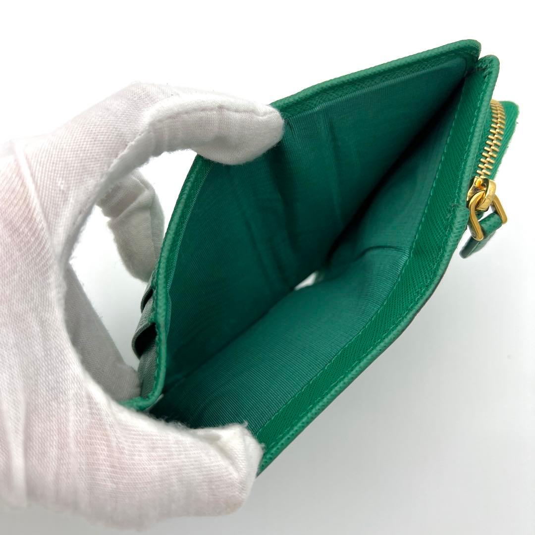 【人気カラー】プラダ サフィアーノ トライアングルロゴ 三つ折り財布 グリーン