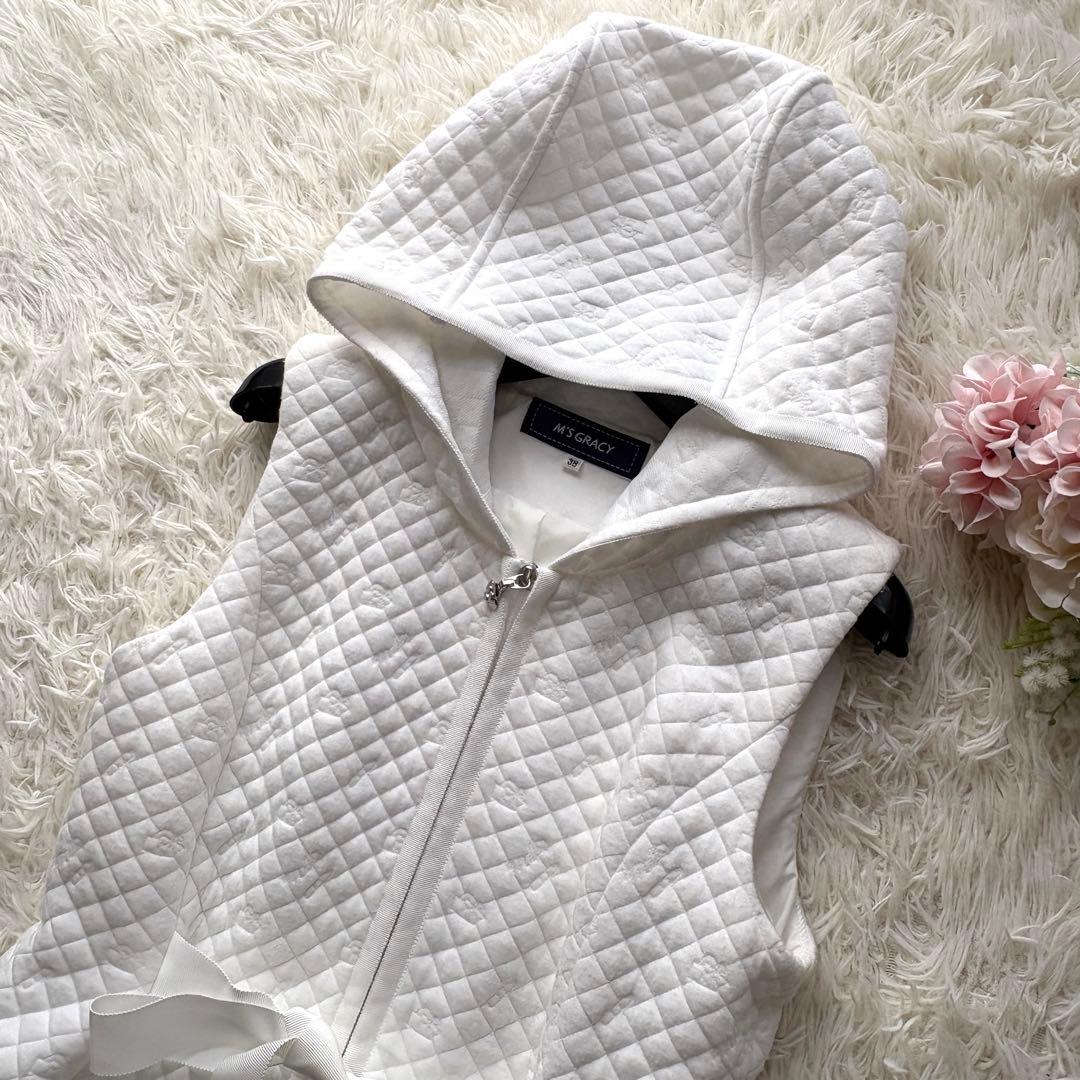 【美品】23年 リボン　カメリアダブルジップ　フード付きキルティングワンピース