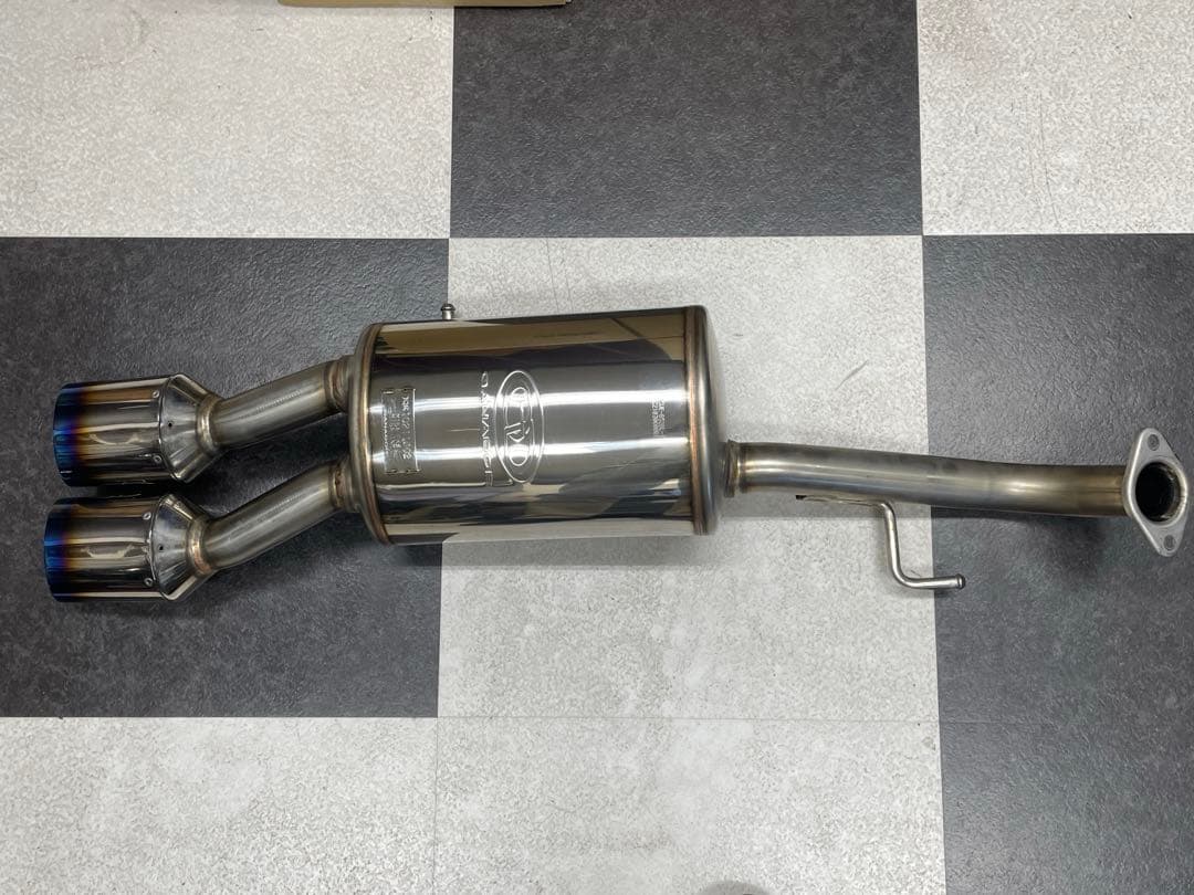 【たん】ヤリスクロス　2WD ガナドール　 マフラー