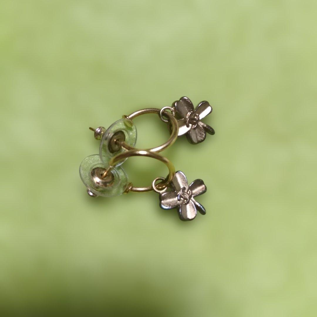 シャネル 四葉クロ―バ― フ―プピアス 両耳