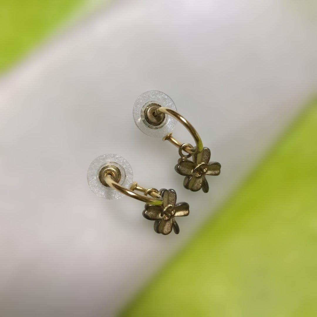 シャネル 四葉クロ―バ― フ―プピアス 両耳