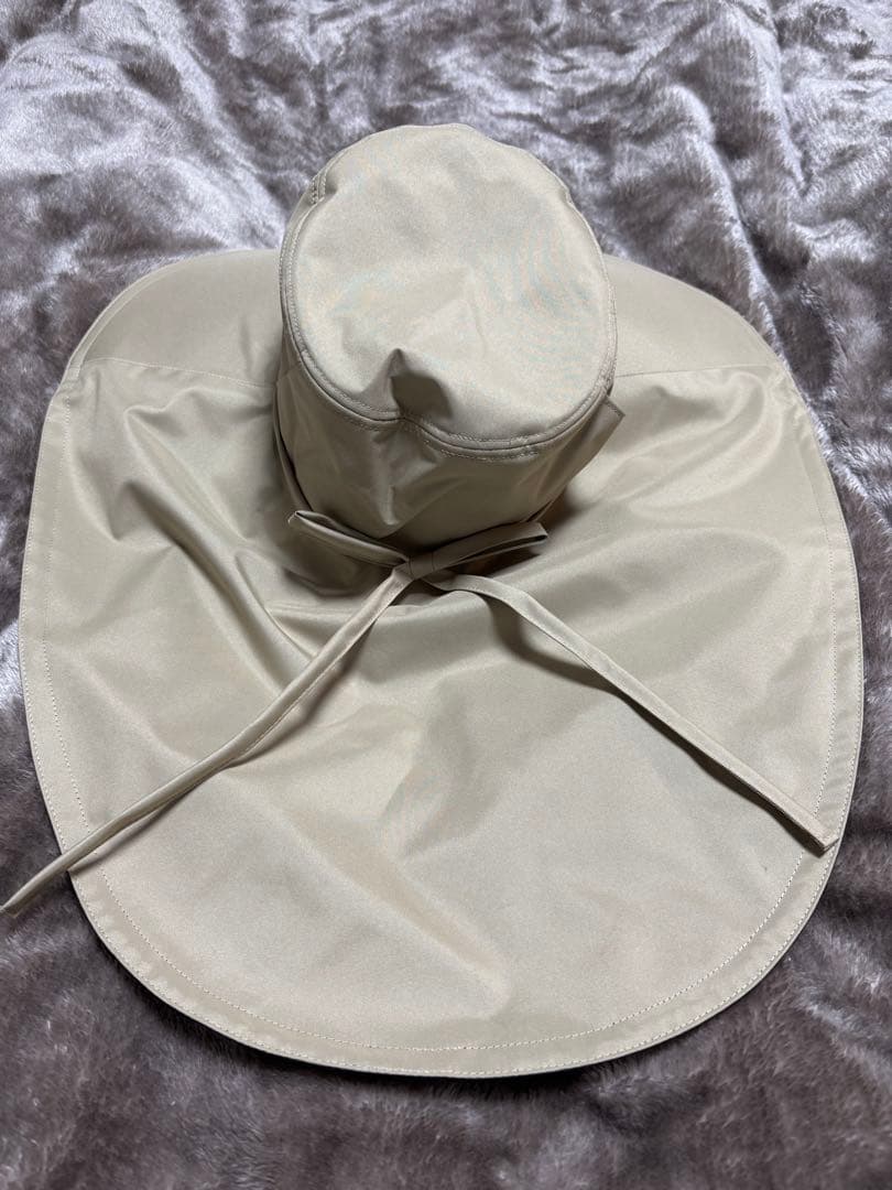 サンバリア　オーバルハット　ベージュ　紐つき