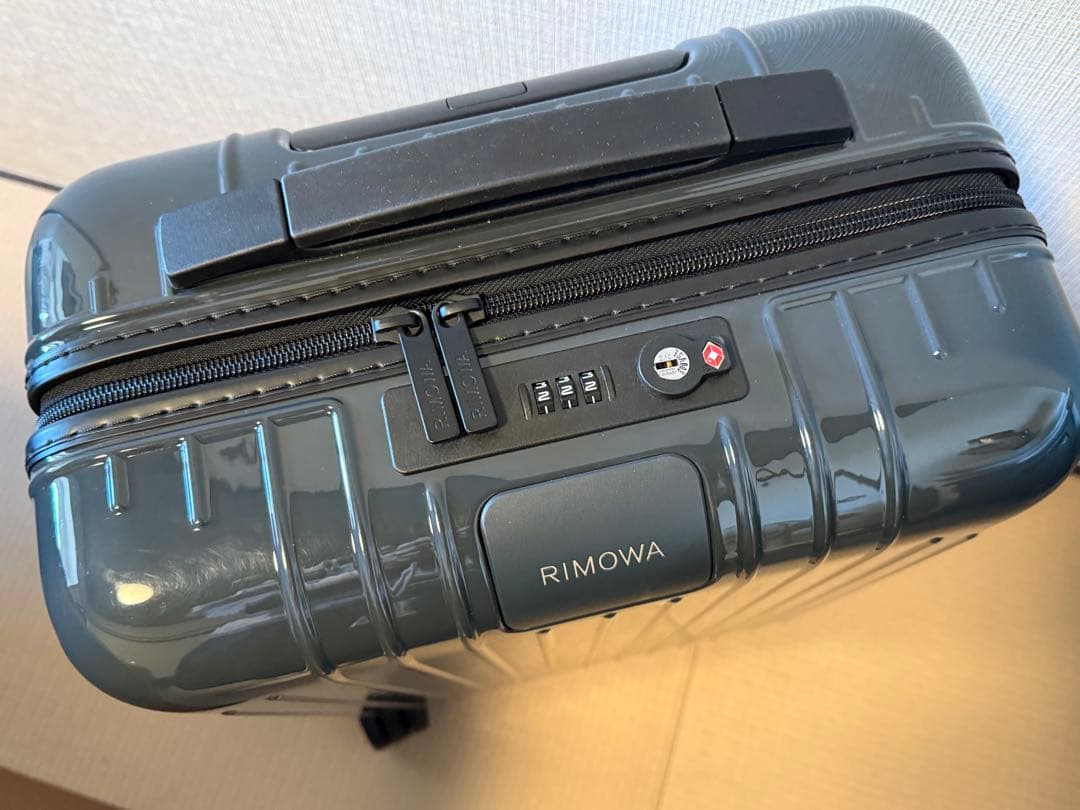 (Kico)リモワ RIMOWA ESSENTIAL キャビンU 28L
