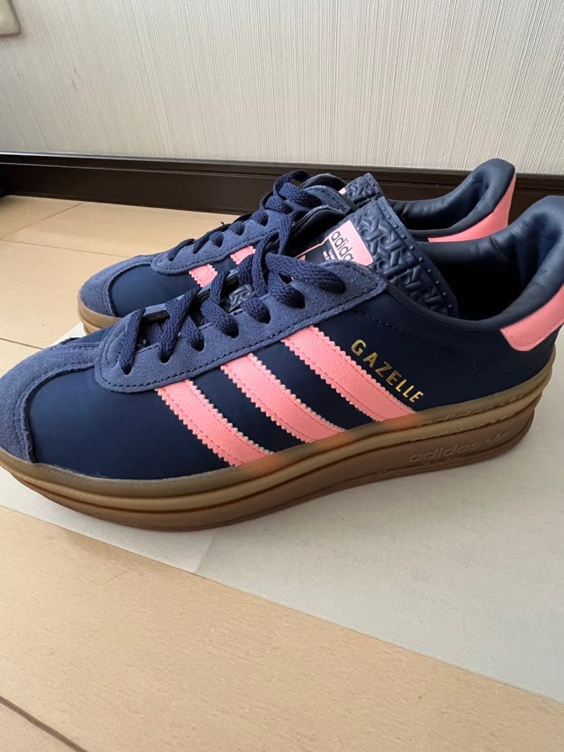 靴 adidas gazelle bold 24cm