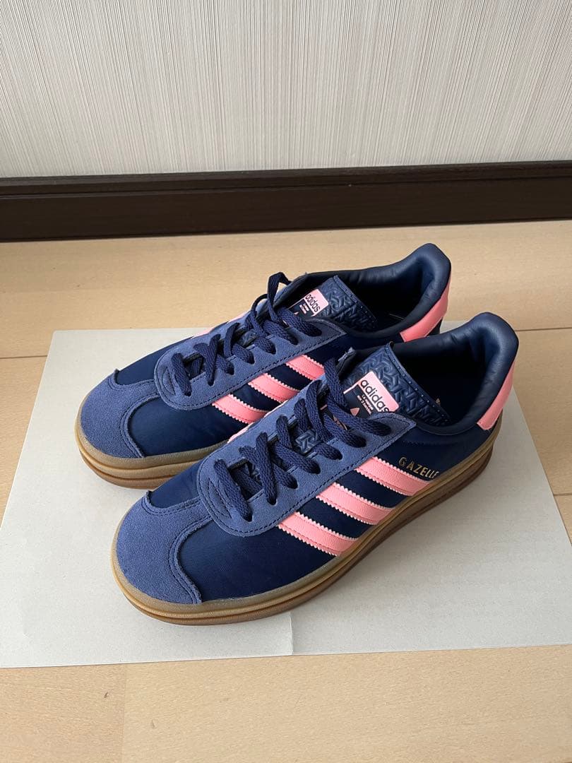 靴 adidas gazelle bold 24cm