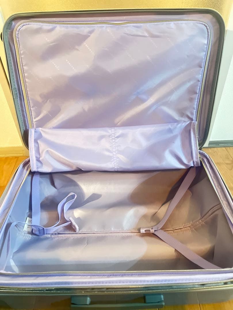 マーキュリーデュオのキャリーケース 66L